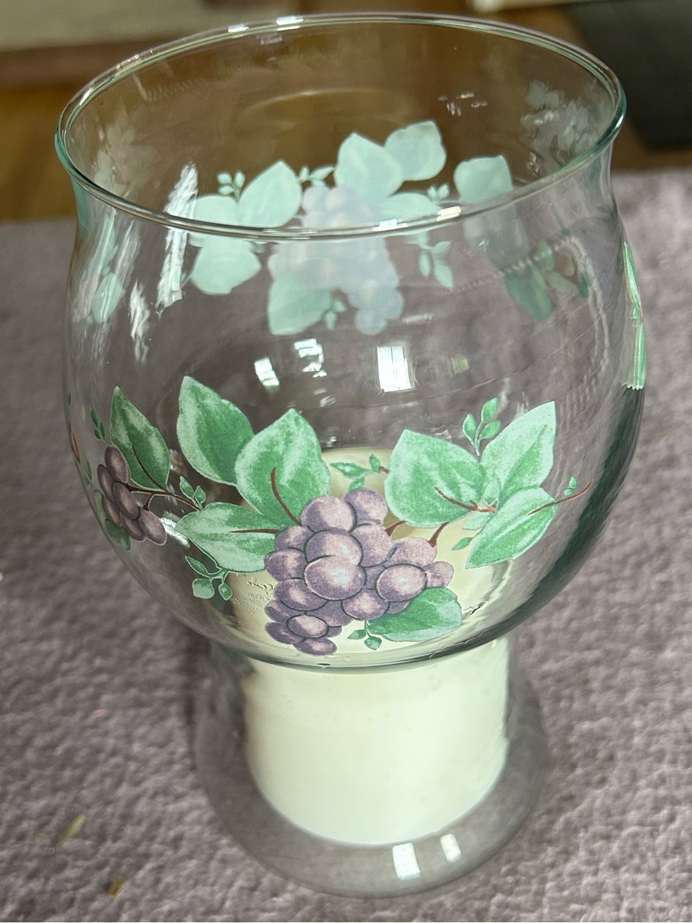 Pfaltzgraff Glass Hurricane with Green Leaves and Purple Grapes - Picture 2 of 3